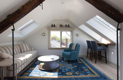 The Crow's Nest @ Rockport's Sail Loft - Foto 1