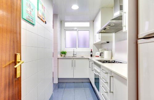 Spacious 4 Bedroom Apartment Fira BCN & Camp Nou - Foto 28