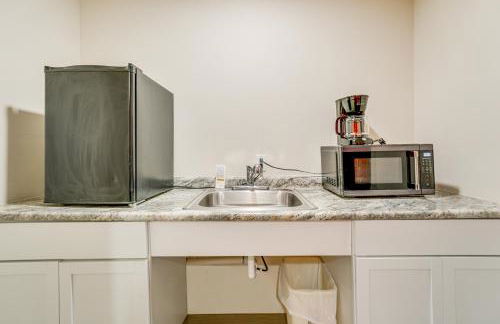 5 Mi to Pine Knob Pet-Friendly Studio Retreat - Foto 2