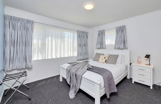 Bright 3 Bedroom near St Lukes Mall 3 - Photo 3