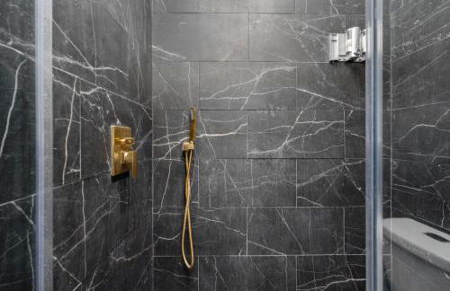 Spacious Galleria Apartment with Free Park - Foto 18