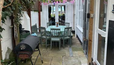 Large character home, hot tub, beach 5 min walk - Foto 2