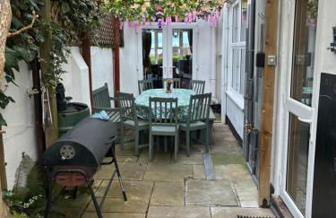 Large character home, hot tub, beach 5 min walk - Foto 2