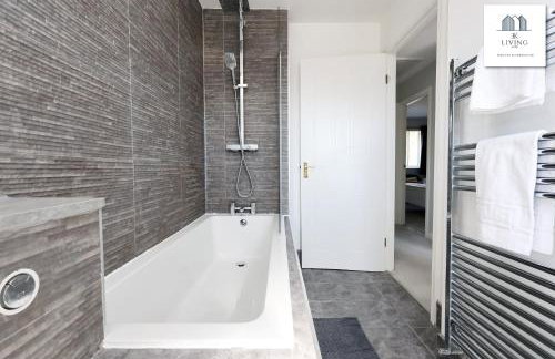 Spacious 3 Bed Home In The Heart Of Bridgend - By EKLIVING LUXE Short Lets & Serviced Accommodation - Foto 42