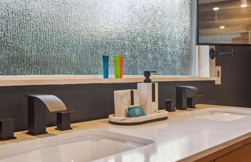 Spacious 4BR Retreat in Vibrant Smyrna Near Lakes - Foto 38