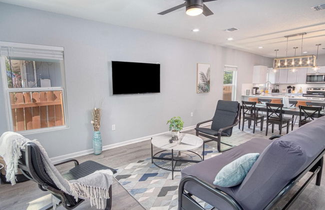 Newly Remodeled 4BR 2BA Near Amazing Downtown - Photo 3