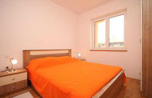 Seaside apartments with a swimming pool Ugljan - 829 - Foto 25