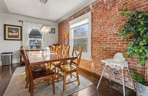 5-Bedroom Victorian Home Private Yard Sleeps 10 - Photo 3