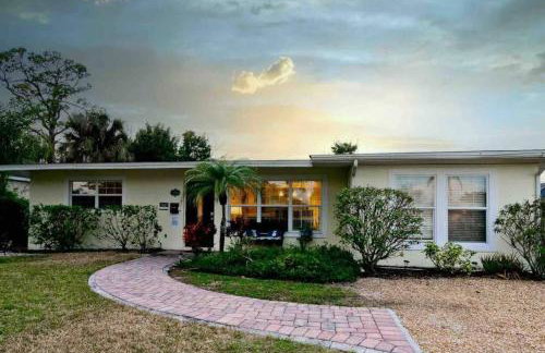 Great shape after Milton -Gorgeous Pool! - os - Photo 8