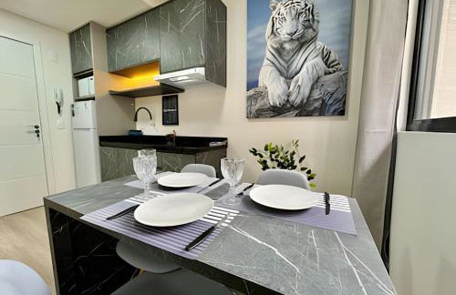 New England Apto C/ Design & Estilo Marcante / TV - Foto 34