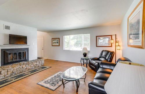 2 Mi to Hospitals Home with Private Yard in Aurora - Photo 4