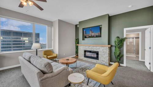 Luxury 21st Floor Penthouse | Great Downtown VIEWS - Foto 1