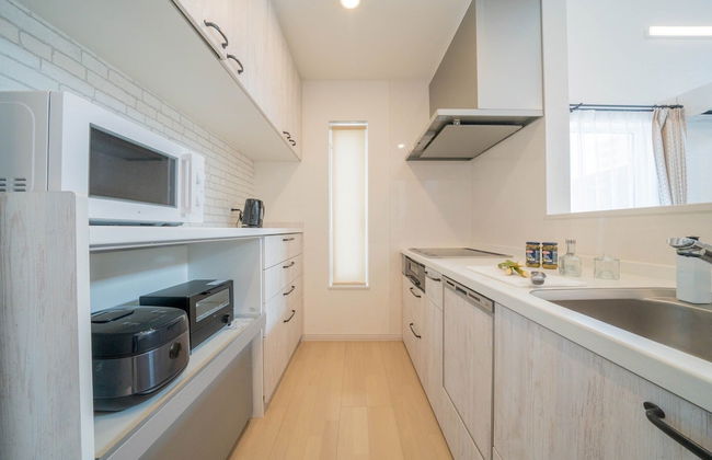 THE LUNA LOUNGE - Photo 51