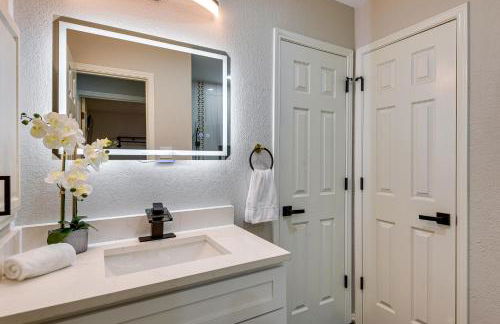 11 Mi to Six Flags! Poolside Oasis in Bedford - Foto 22