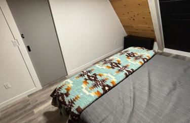 The Honey Bear Cabin Jacuzzi EV Friendly Renovated - Foto 6