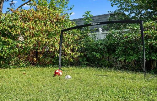 Entire Spacious Home Near DC - Photo 48