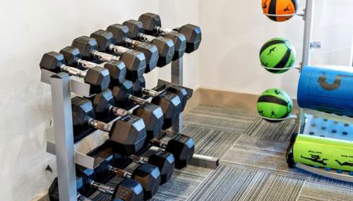 Upscale City Apartment with Pool , Fitness Center - Foto 3