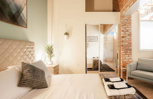 2 Bedroom Historic Brick Getaway with Wifi - Foto 10