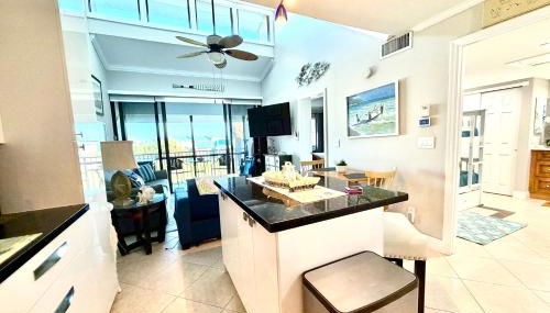 Beachfront paradise Ocean Village Golf Tennis Several heated pools Tiki bar Pickleball insite sports bar and restaurant and much more - Foto 3