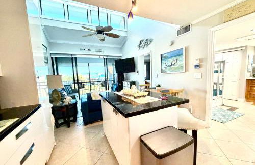 Beachfront paradise Ocean Village Golf Tennis Several heated pools Tiki bar Pickleball insite sports bar and restaurant and much more - Foto 3