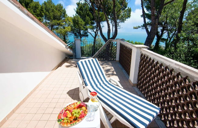 Enchanting Coastal With Views - Foto 12