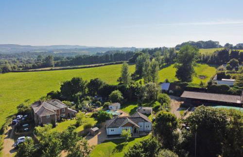 Adgestone Villa - A Luxurious Countryside Escape with Heated Pool, Near Sandown Beach, Dog Friendly in Rural Sandown - Perfect Getaway for Family & Friends - Photo 53