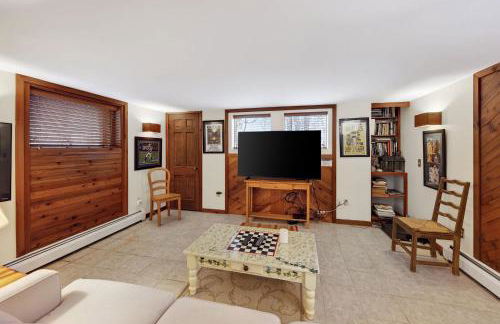 Chalet Across from Holiday Valley Walk to Lifts - Foto 22