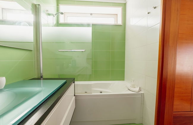 Pool Cinema Villa by Vacationy - Foto 35