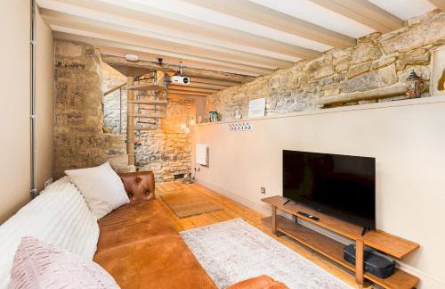 Wold House 18th century Cottage Barn - Pass the Keys - Photo 1