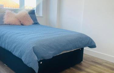 Newly Refubirshed House, Ideal for group Stay- 5 En-suite beds, close to Heathrow & 5 mins from Hayes Stn - Elizabeth Line - Foto 5