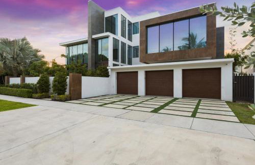Three Story Waterfront Villa with Basketball and Mini Golf - Foto 64