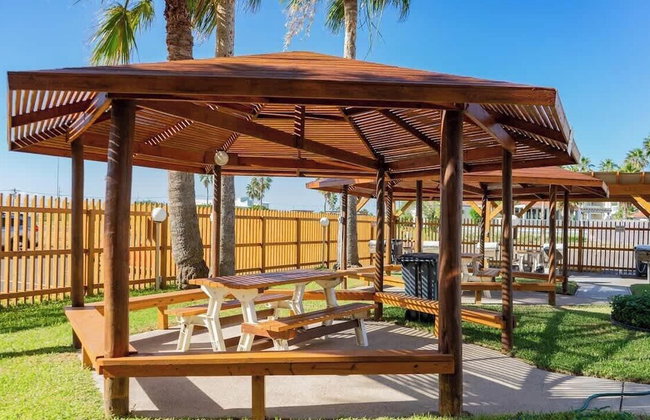 Luxe 1 Bedroom House with Pool - Gulfview II unit 410 - Photo 95