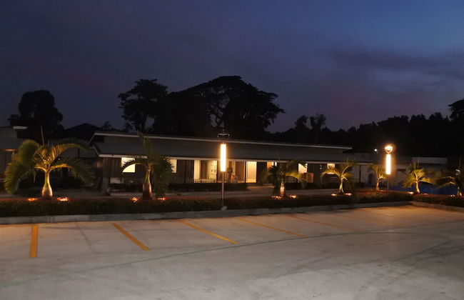 Aurora Villas and Cabin Resort - Photo 28