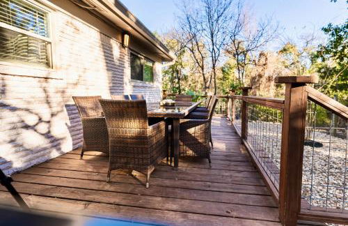 1 Mi to Campus! Creekside Austin Home with Game Room - Foto 19