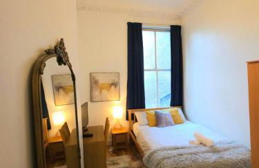 Charming Home with Private Balcony, on 1st floor, with 2 Bathrooms, 3 min walk to Earl's Court Station - Photo 26