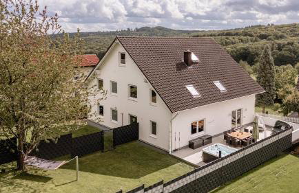 Kleeoase - Luxus Apartment- Jacuzzi - Dachterrasse - Kochinsel - kostenlose Parkplätze - See in 10 min - Foto 5