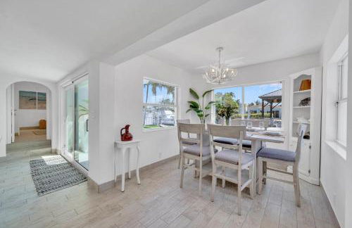 Waterfront Bungalow Heated Pool Pineapple Key - Foto 15