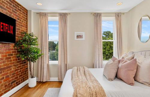 Luxury DC Rowhouse with Rooftop Firepit & Private Hot Tub- Near U Street & Logan Circle - Foto 41