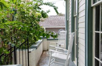 Bright Uptown home w gated parking - Foto 28