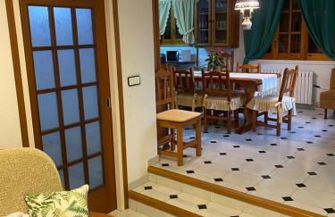 4 Bed Villa - Sleeps 8 - Pool - HotTub - Garden - Foto 10