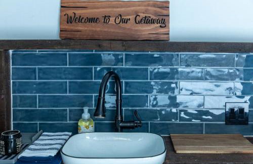 Cozy Cabin Gateway with Pool and Firepit - Foto 6