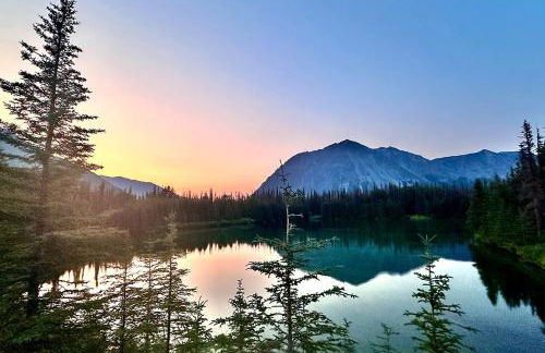 Solar Powered Lakefront Twin Tiny Houses in Cantwell Alaska, Perfect for a Group Getaway to Denali National Park - Foto 5