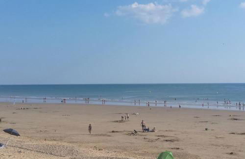 Aux Mouettes les pieds dans l'eau accès direct à la place 5 personnes - Foto 4