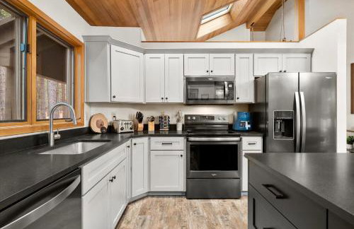 Treehouse Cabin Hot Tub Sauna Game Room - Foto 17