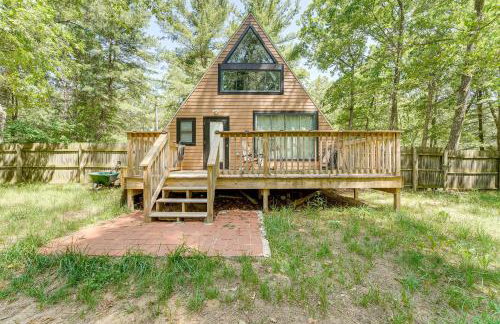 Walk to Fox Lake Pet-Friendly A-Frame with Fire Pit - Foto 27