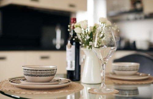 Footprints-comfortable and modern one bedroom Apartment - walking distance to the pretty harbour - Photo 6