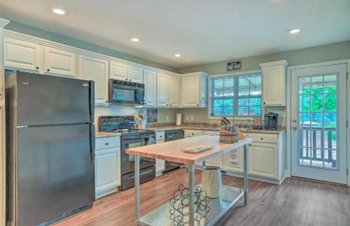 Lakefront Retreat with Deep Water and Great Views! - Foto 8