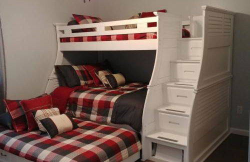 Peace of Heaven, Modern Chic Cabin, Majestic Mountain Views, Hot Tub, Fire Pit, Outdoor Games, Close to Town - Foto 34