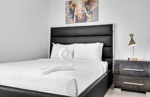 Gorgeous 3-Bed Retreat Mins from Bayside and Parking - Photo 15