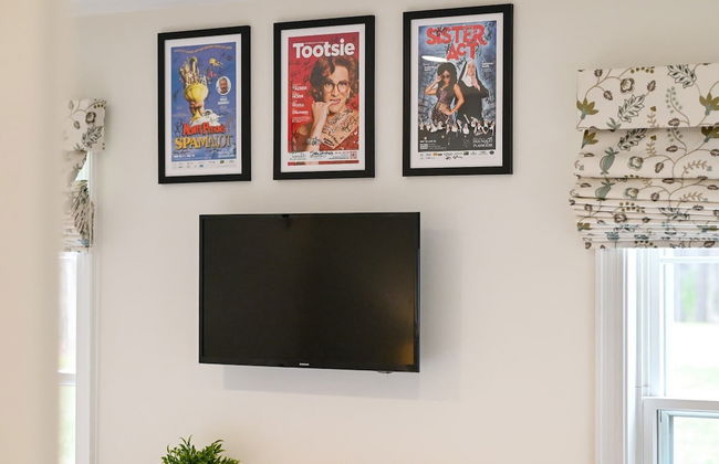 Playhouse Family Escape for 4! - Photo 17